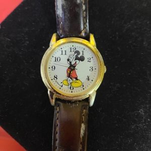 Vintage Mickey Mouse Watch hands point to time